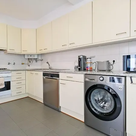 Bright & Modern Duplex With Terrace Telheiras Apartamento