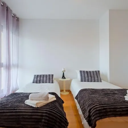 Bright & Modern Duplex With Terrace Telheiras Apartment