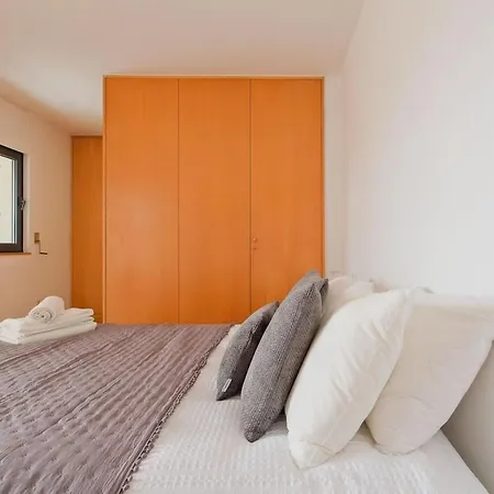 Bright & Modern Duplex With Terrace Telheiras Apartment *